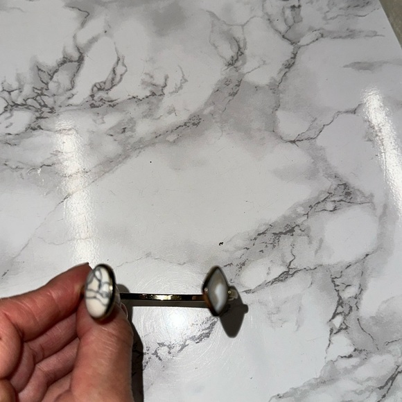 Pretty bracelet cuff - Picture 3 of 5